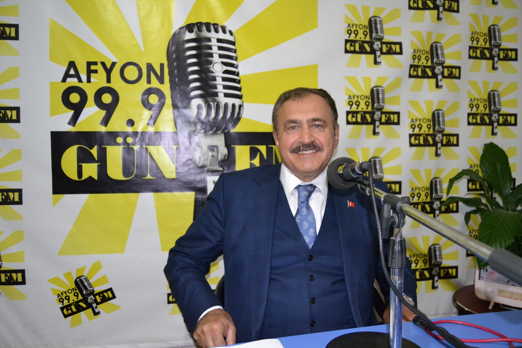 Eroğlu Gün FM'i kutladı