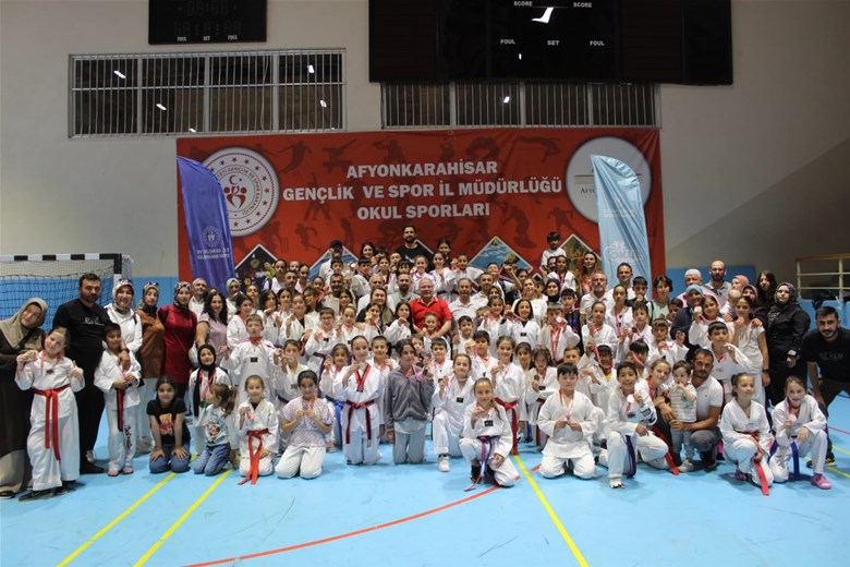 Okul Sporları Minikler Taekwondo müsabakaları tamamlandı