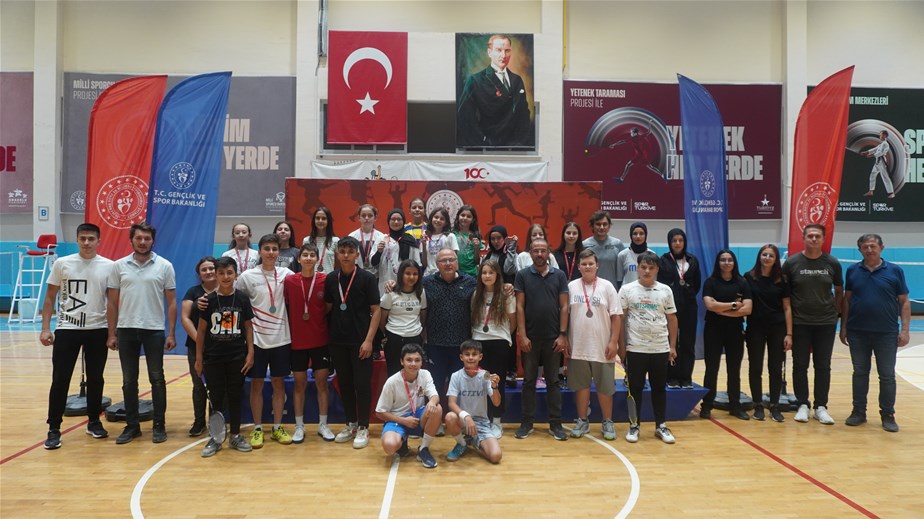 15 Temmuz Şehitlerini Anma Badminton Turnuvası tamamlandı 