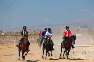  AFYON´DA RAHVAN BİNİCİLİK ZAFER KUPASI HEYECANI YAŞANDI