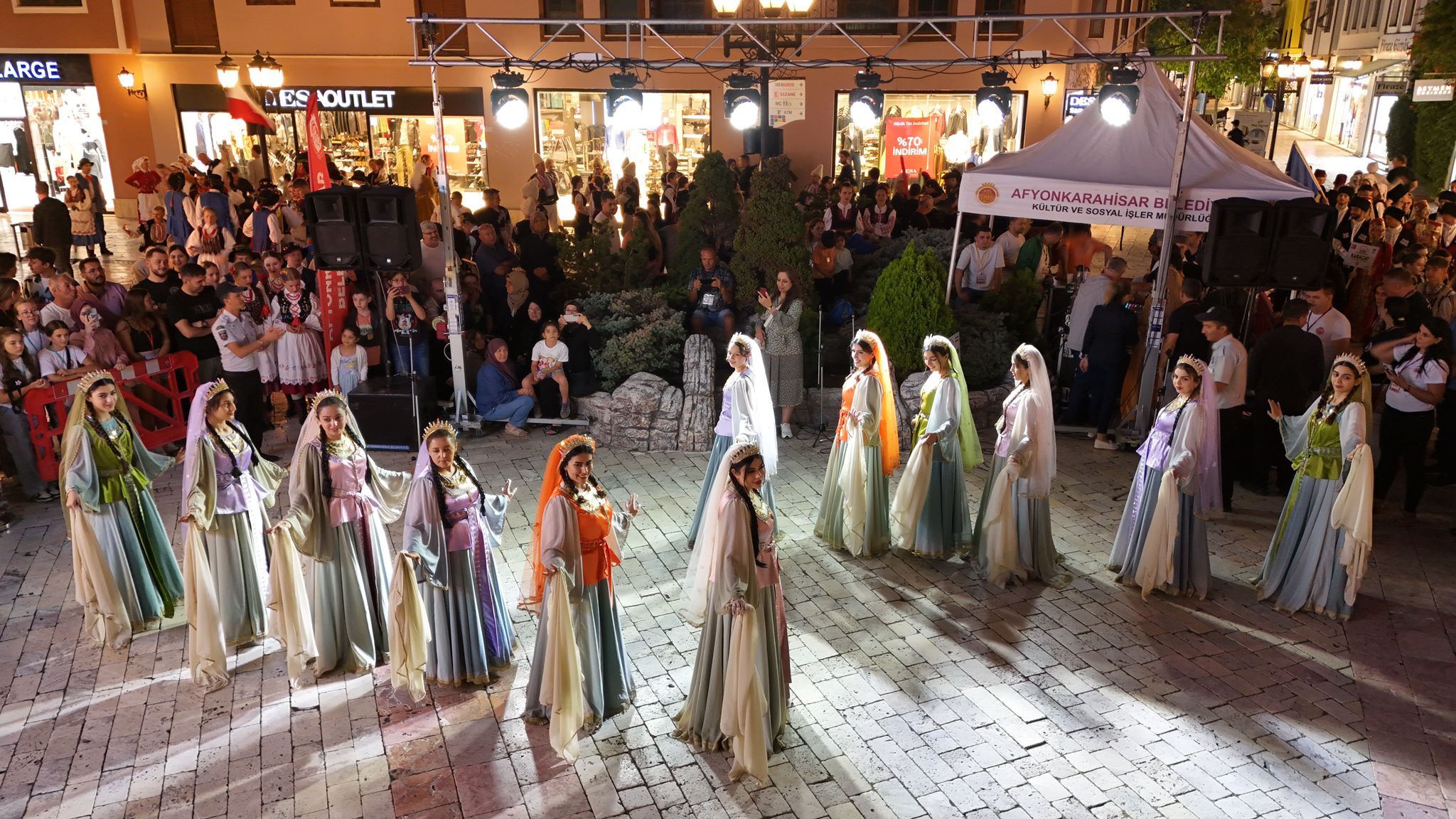 ULUSLARARASI ZAFER HALK OYUNLARI FESTİVALİNE GÖRKEMLİ BAŞLANGIÇ