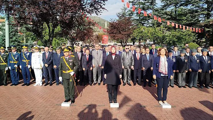 İlimizde 30 Ağustos nedeniyle çelenk töreni düzenlendi