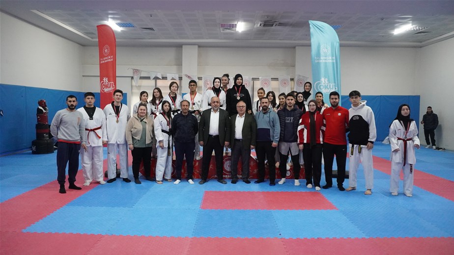 Okul Sporları Genç Kızlar ve Erkekler Taekwondo müsabakaları sona erdi