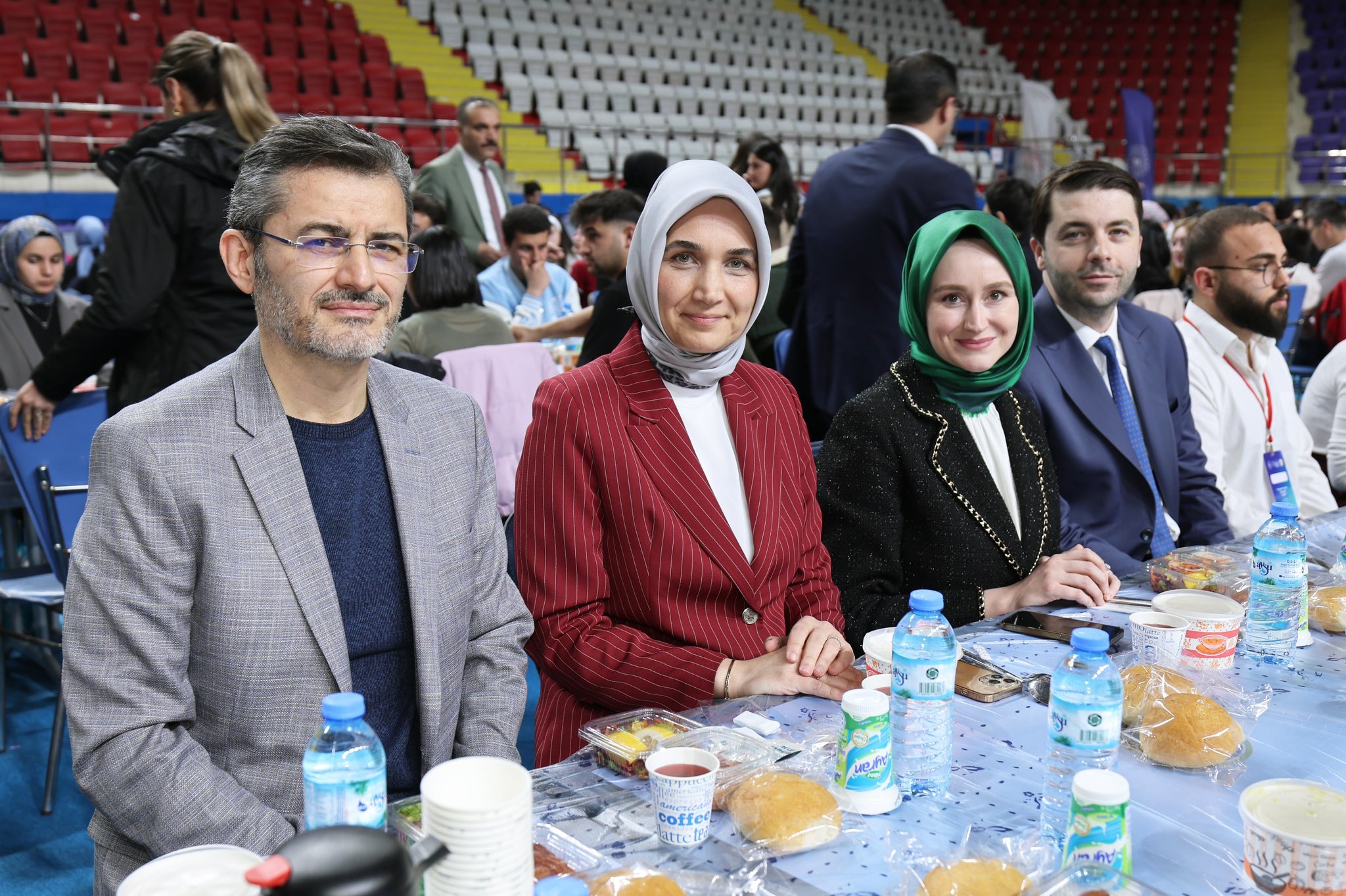 Vali Yiğitbaşı, gençlerle iftar programında buluştu