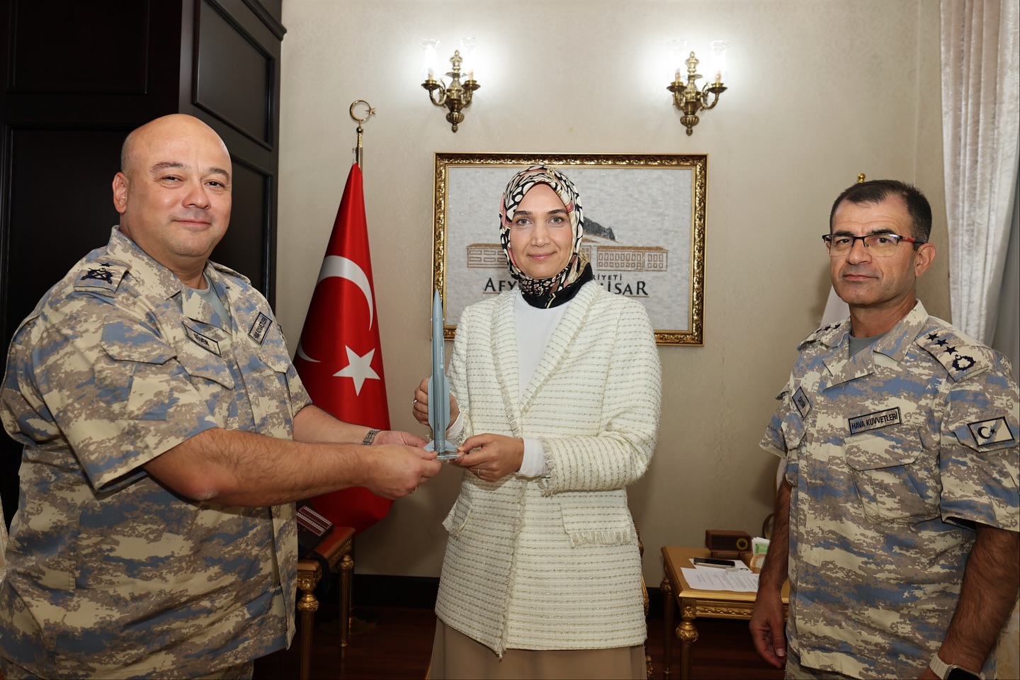 Komutanlardan Devlet Ana'ya Ziyaret