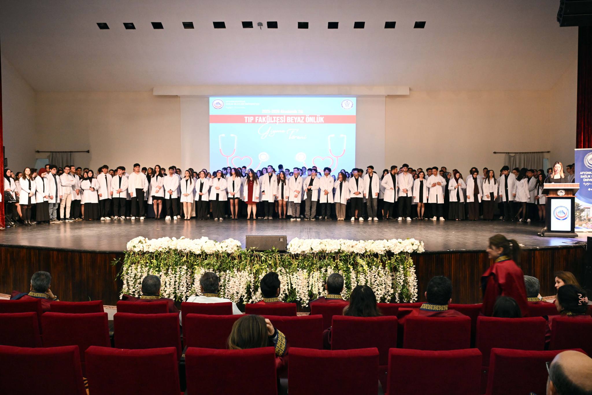 AFSÜ Tıp Fakültesi Birinci Sınıf Öğrencileri Beyaz Önlüklerini Giydi