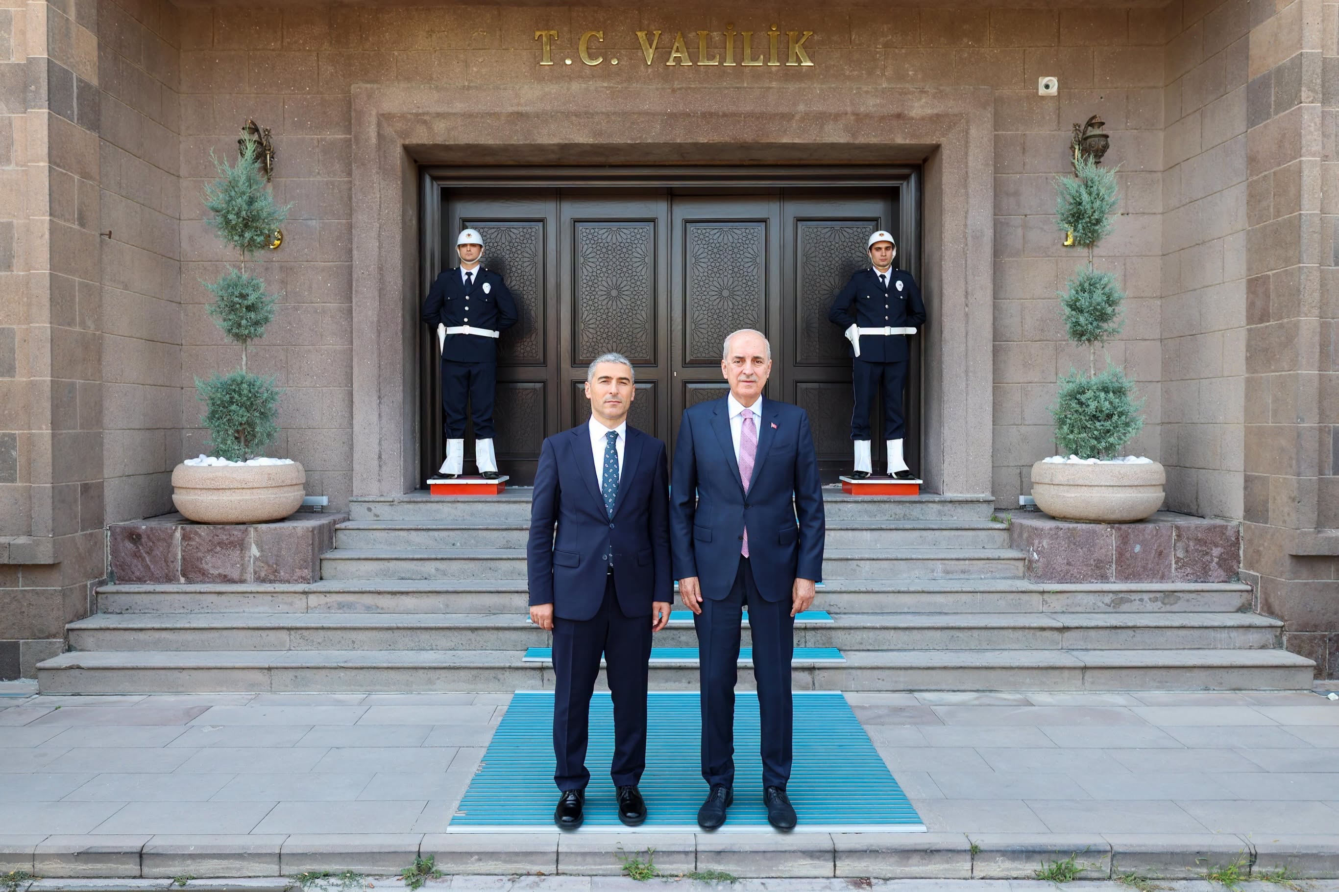Kurtulmuş, Valilik ve Belediyeyi Ziyaret Etti