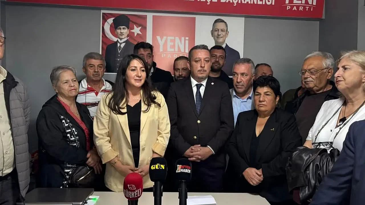 Yeni Parti Merkez İlçe'de Devir Teslim Yapıldı
