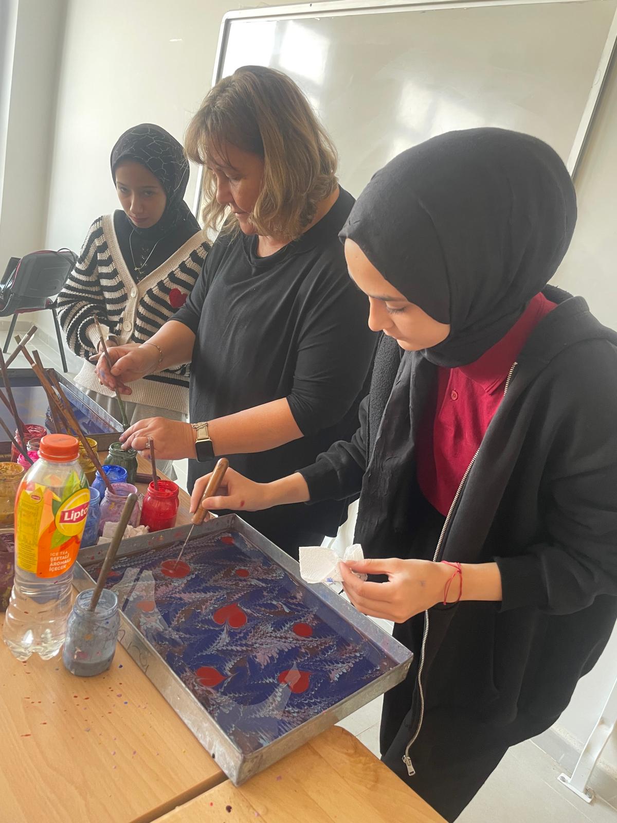 Ebru Sanatı Gençlerle Buluştu