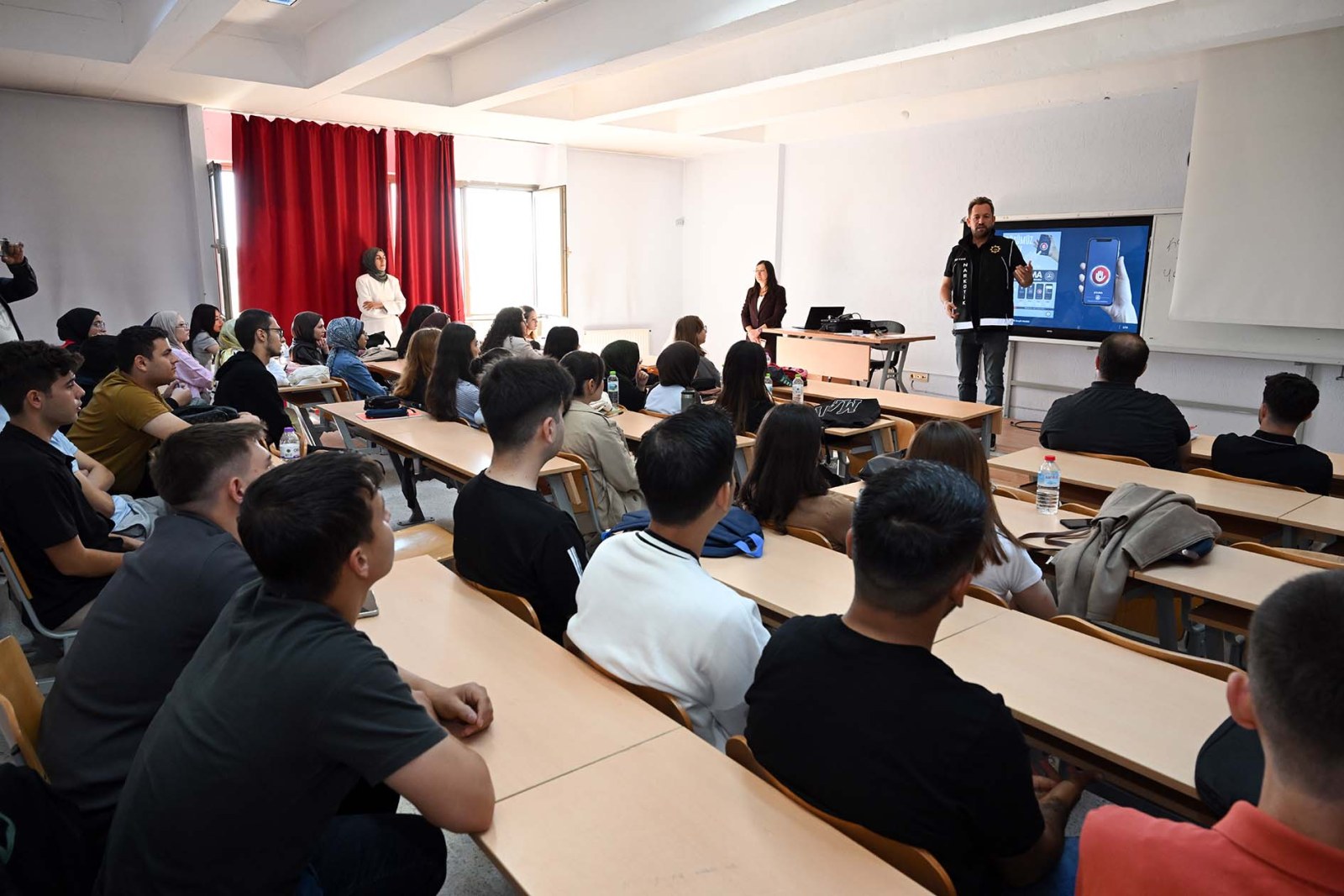 AKÜ'de Yeni Öğrenciler İçin Oryantasyon Toplantısı