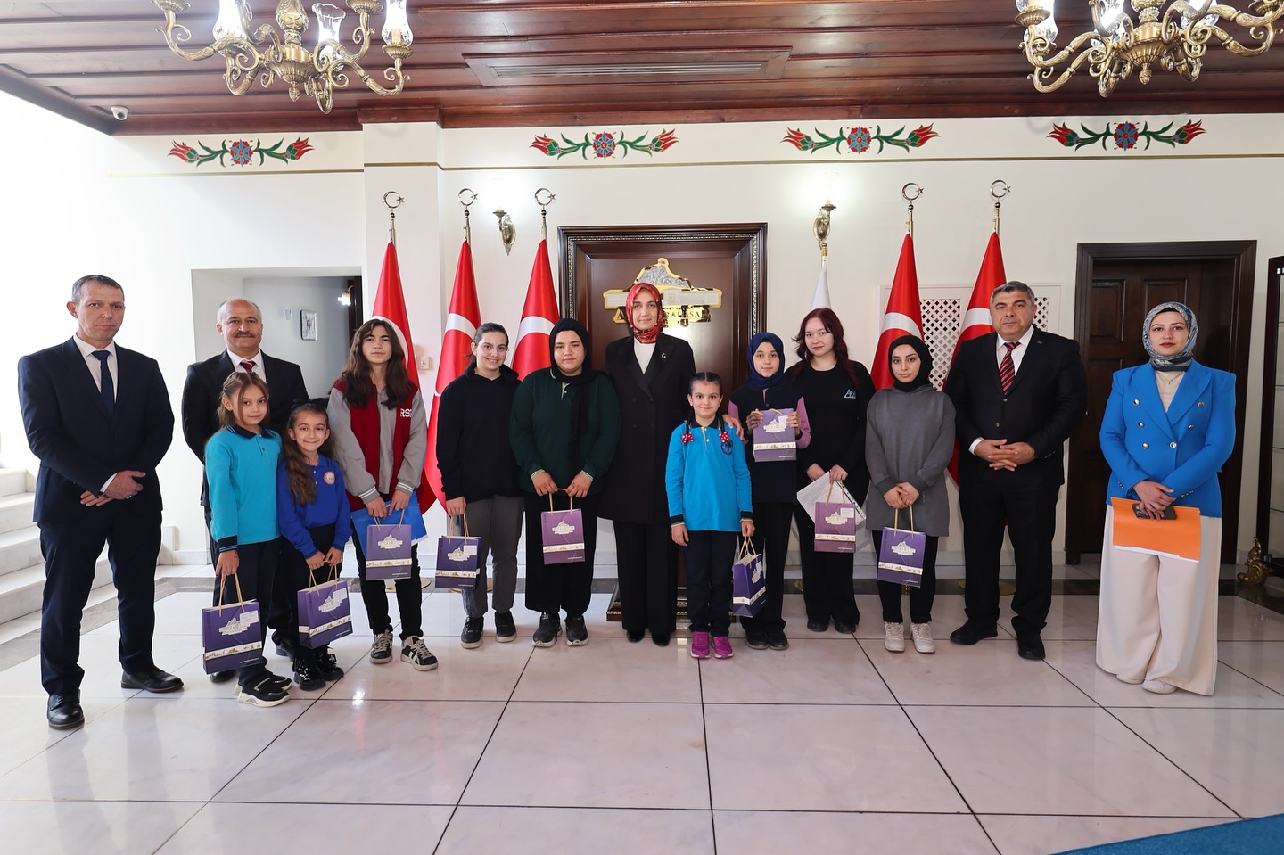 Vali Yiğitbaşı Derece Alan Öğrencilerle Buluştu