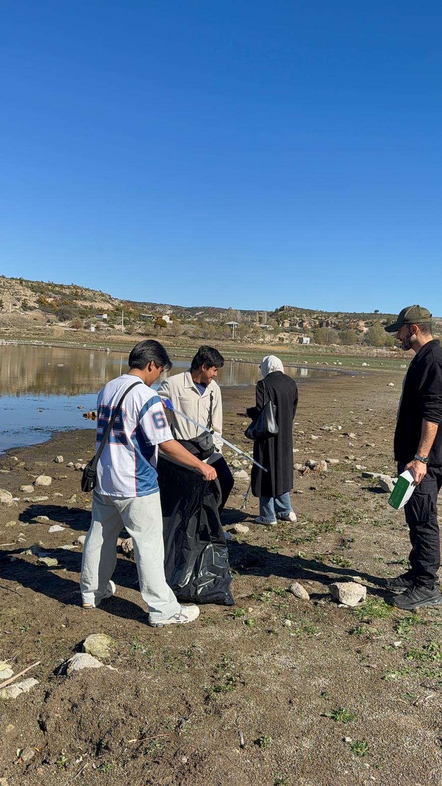 TÖMER Öğrencileri, Cumhuriyet’in 102. Yılını Frigya’da Çevre Temizliğiyle Kutladı
