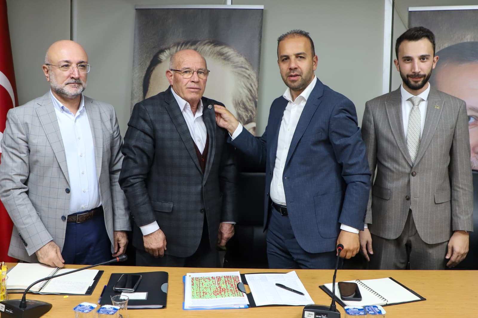 GÜLTEKİN, BAŞARILI İSİMLERE GÜMÜŞ ROZET TAKDİM ETTİ