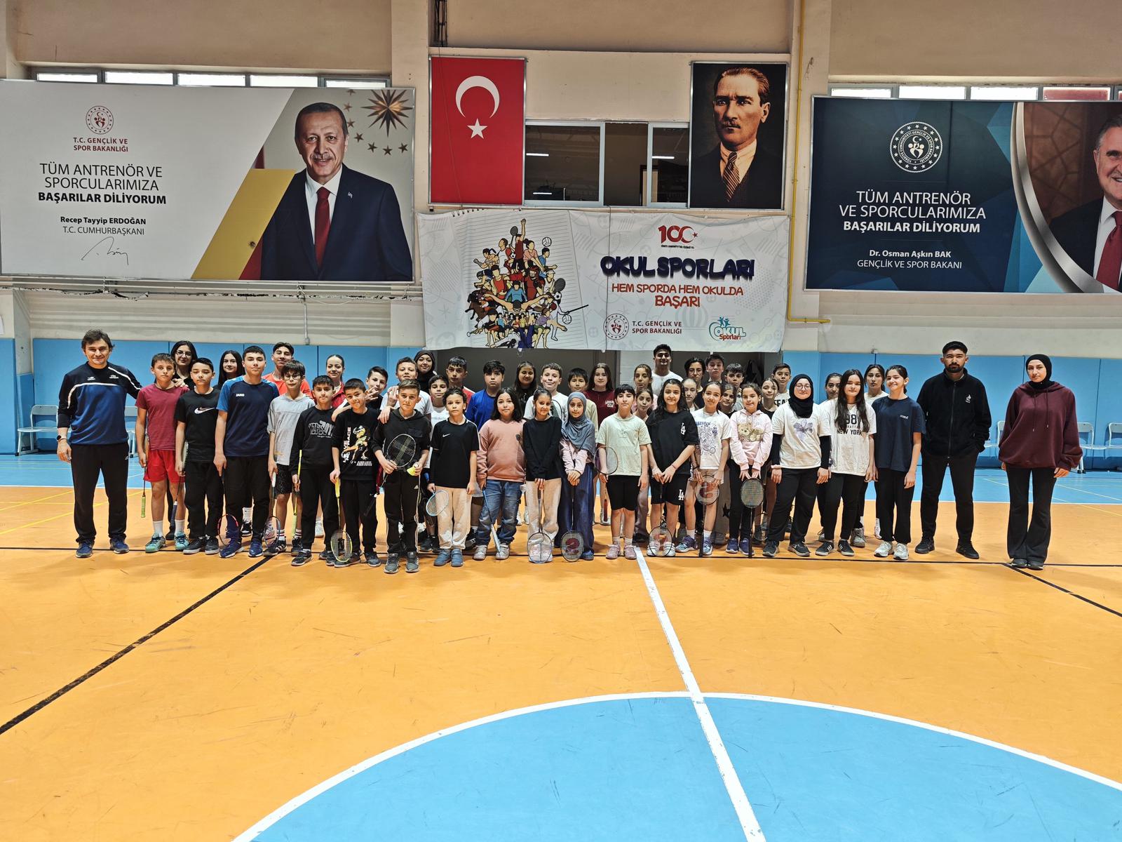 24 Kasım Öğretmenler Günü Badminton Turnuvası Tamamlandı