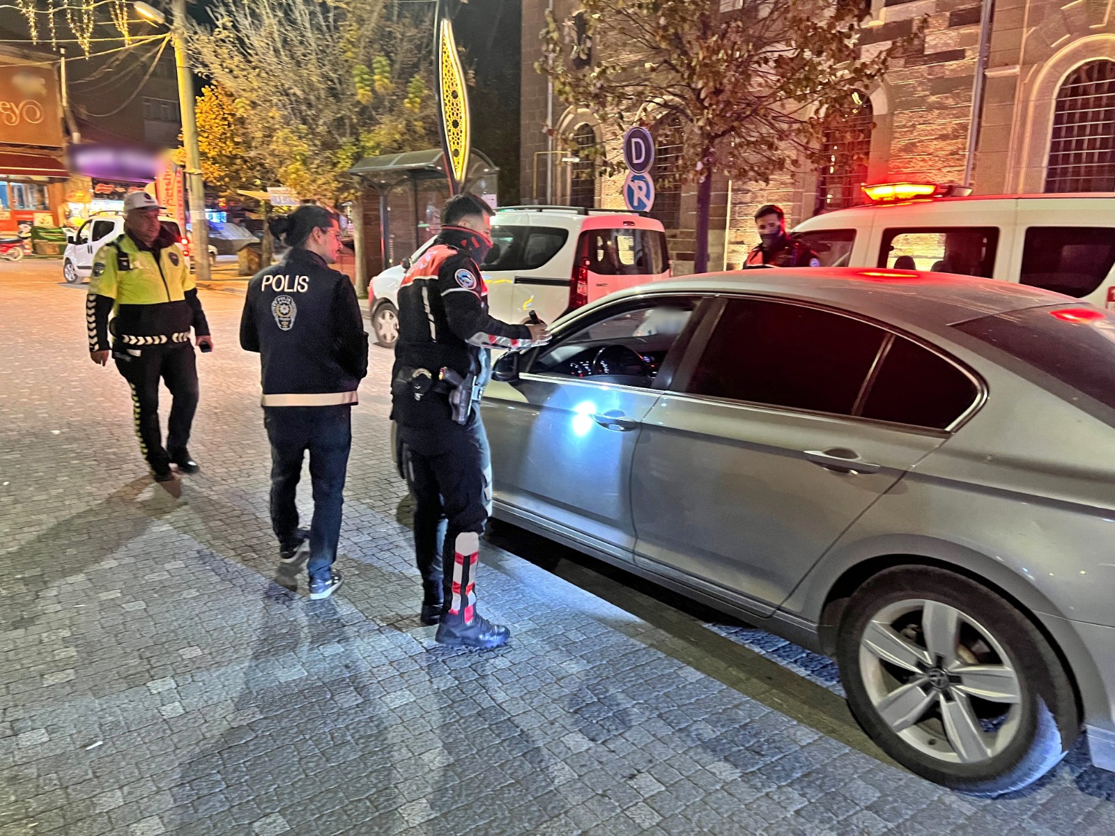 562 şahıs, 132 araç sorgusu yapıldı