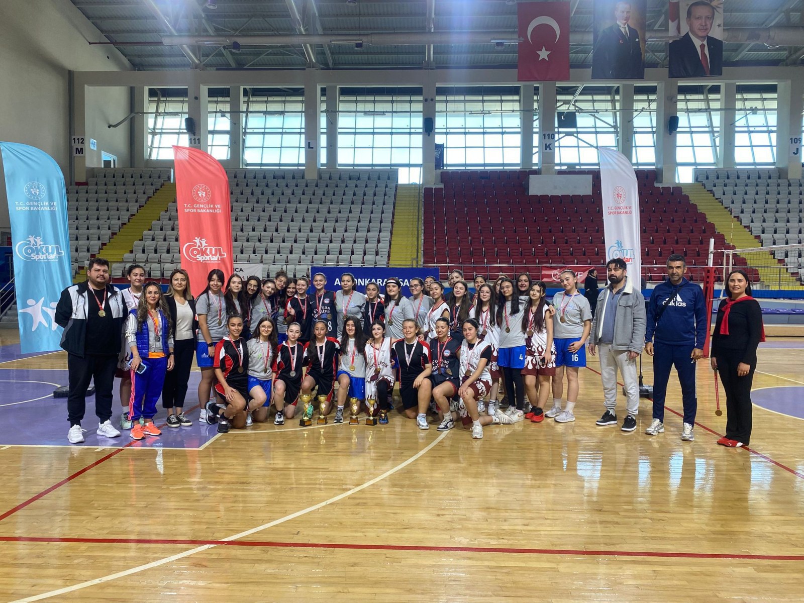 Okul Sporları Voleybol Yıldız Erkekler ve Basketbol Genç Kızlar Müsabakaları Sona Erdi
