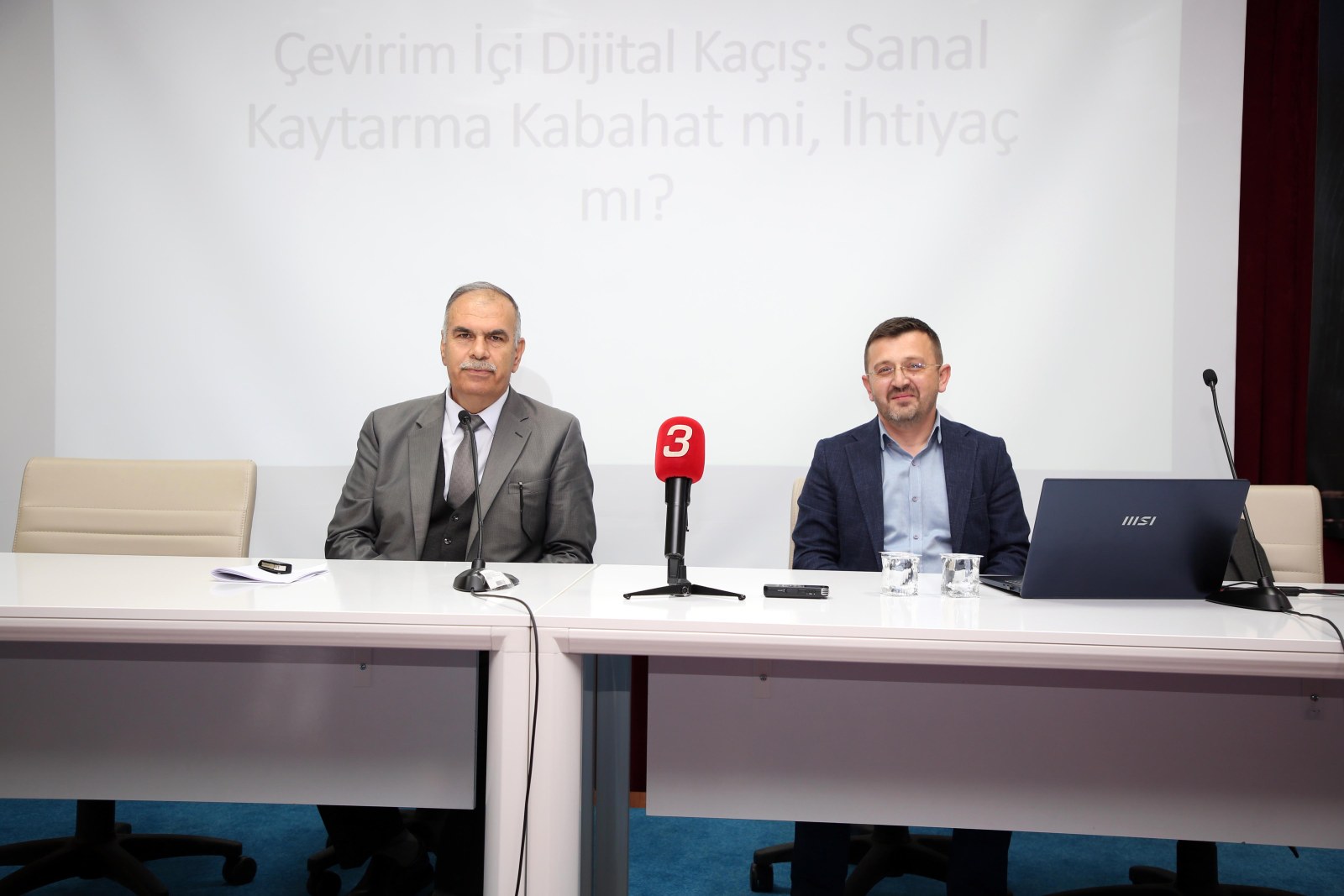 AKÜ Bilim Kafe’de “Sanal Kaytarma Kabahat mi İhtiyaç mı?” Konusu Ele Alındı