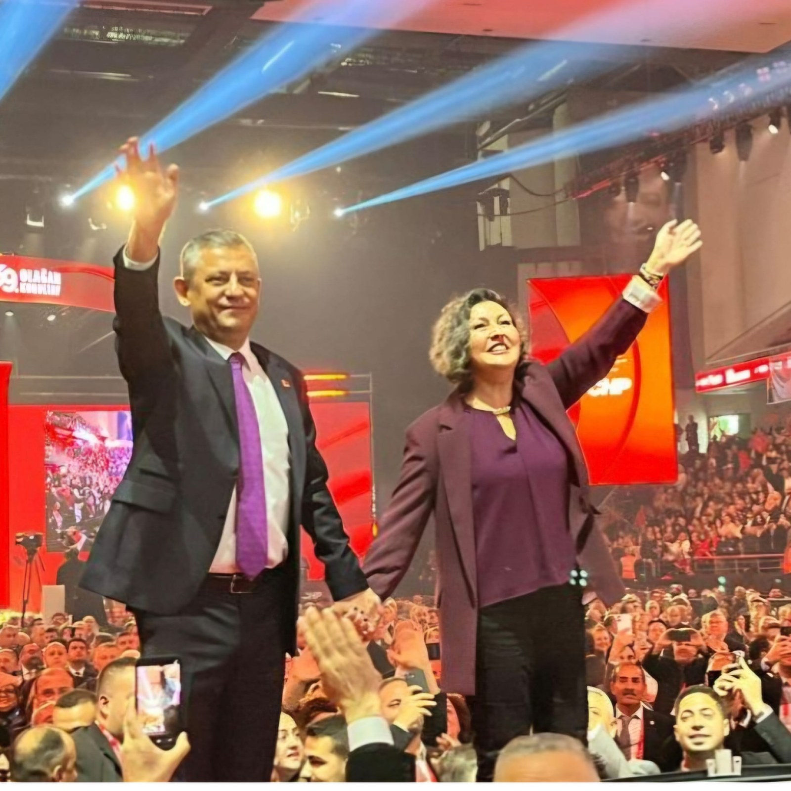 Kılıçdarogluna cevabı kurultayda Özel verdi