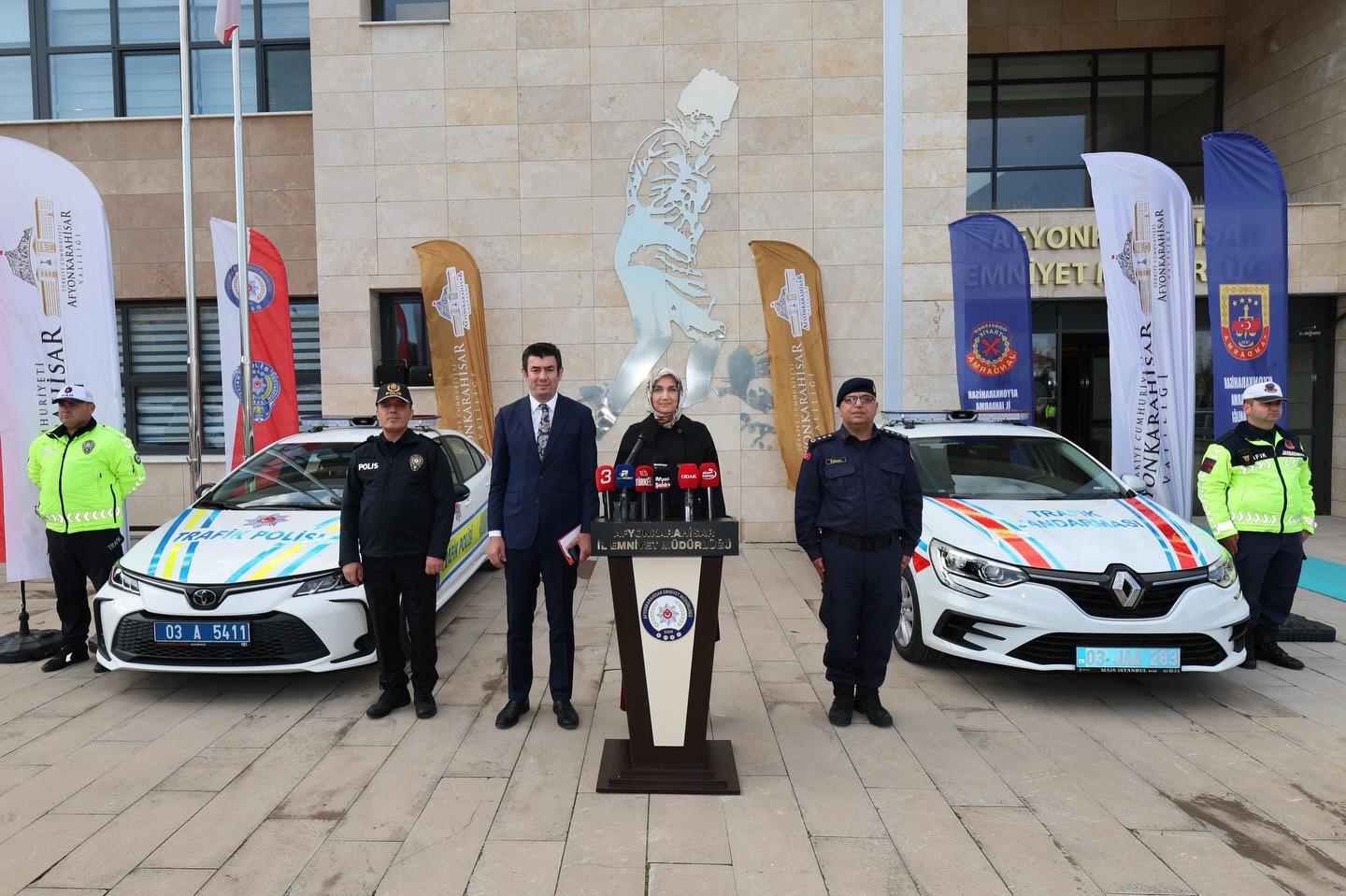 Afyon’da Emniyet ve Jandarmaya 68 Yeni Araç Teslim Edildi