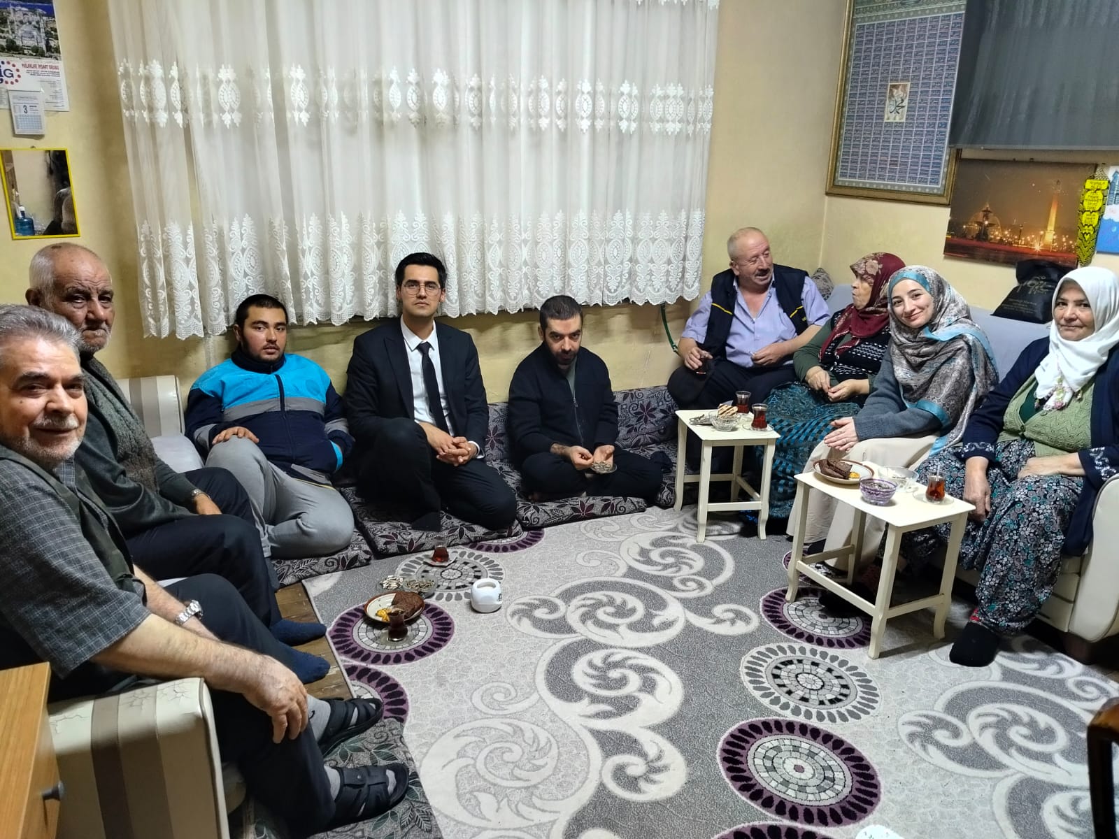 AK GENÇLİK’TEN GÖNÜLLERE DOKUNAN ZİYARETLER