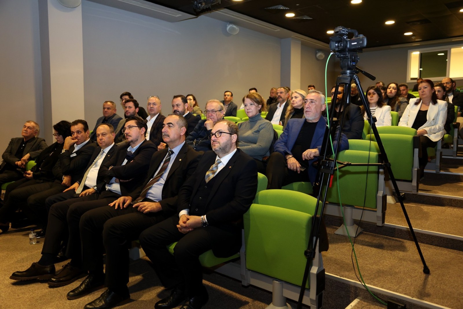 “SANAYİ ŞİRKETLERİ İÇİN HALKA ARZ VE ALTERNATİF FİNANSMAN MODELLERİ” PANELİ GERÇEKLEŞTİRİLDİ