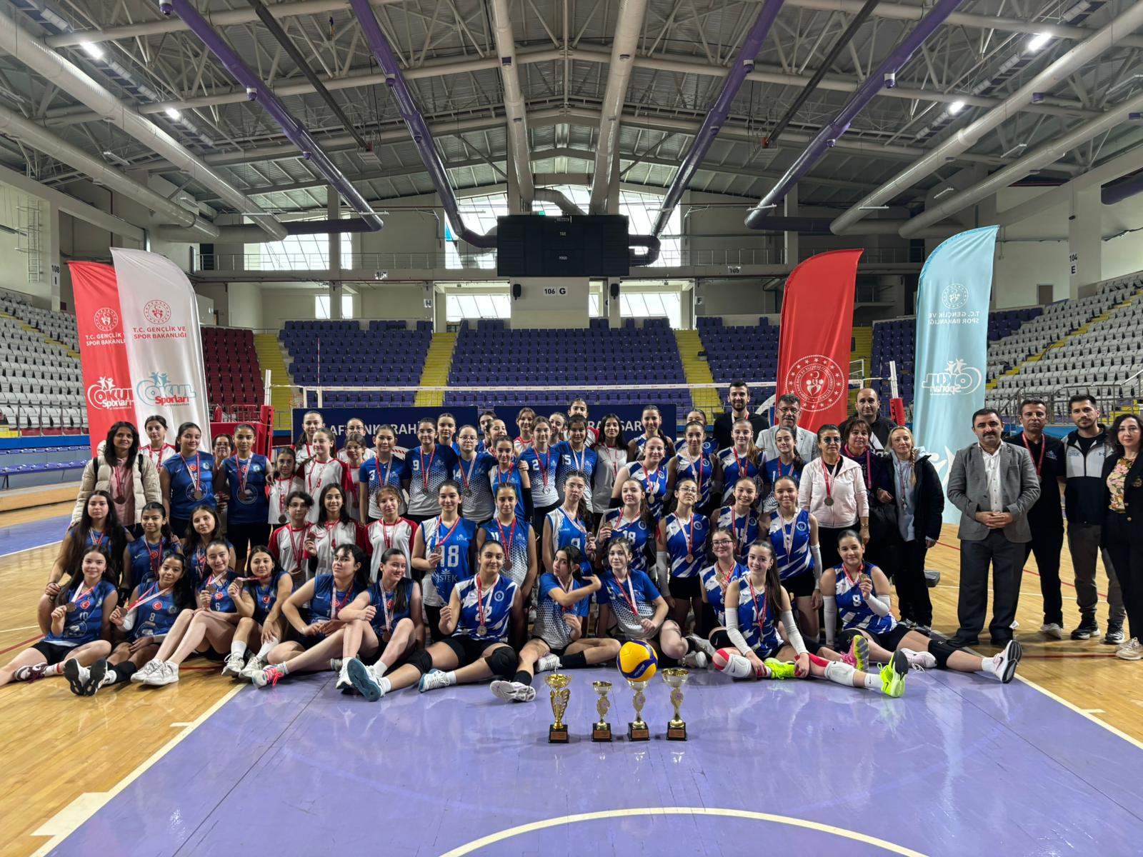 Okul Sporları Yıldız Kızlar Voleybol Müsabakası Afyonkarahisar’da Sona Erdi