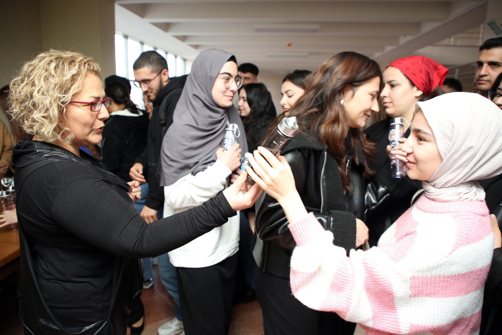 “Günde en az 1,5 litre su içmeniz gerekiyor”