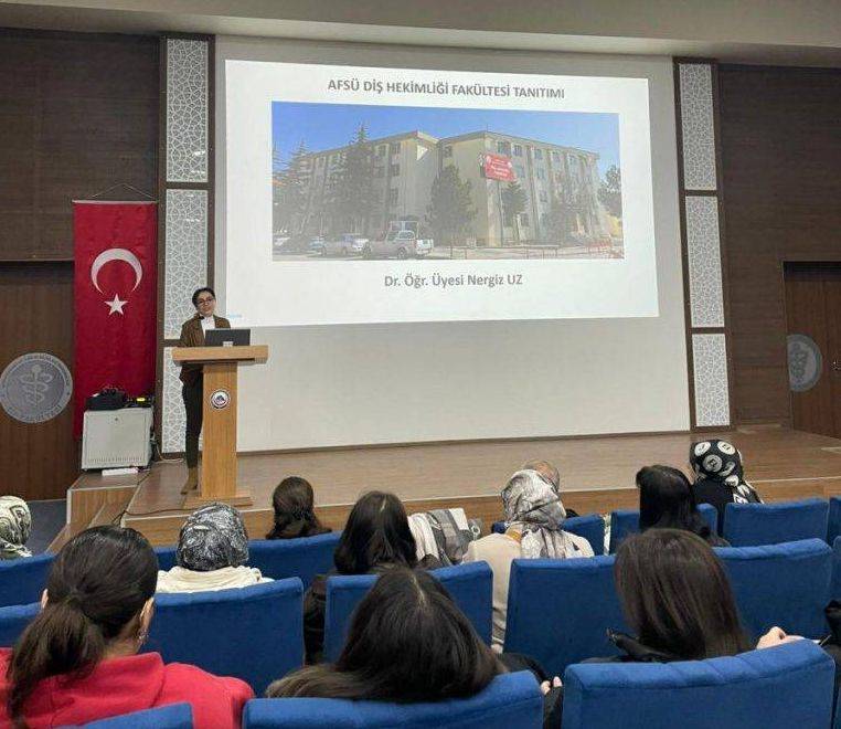 Kocatepe Anadolu Lisesi Son Sınıf Öğrencileri Diş Hekimliğinde Kariyer Seminerine Katıldı