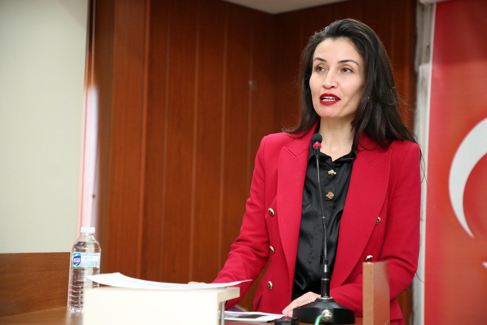 “Akademik metnin birinci amacı; şeffaf ve açık biçimde bilgilendirmektir”