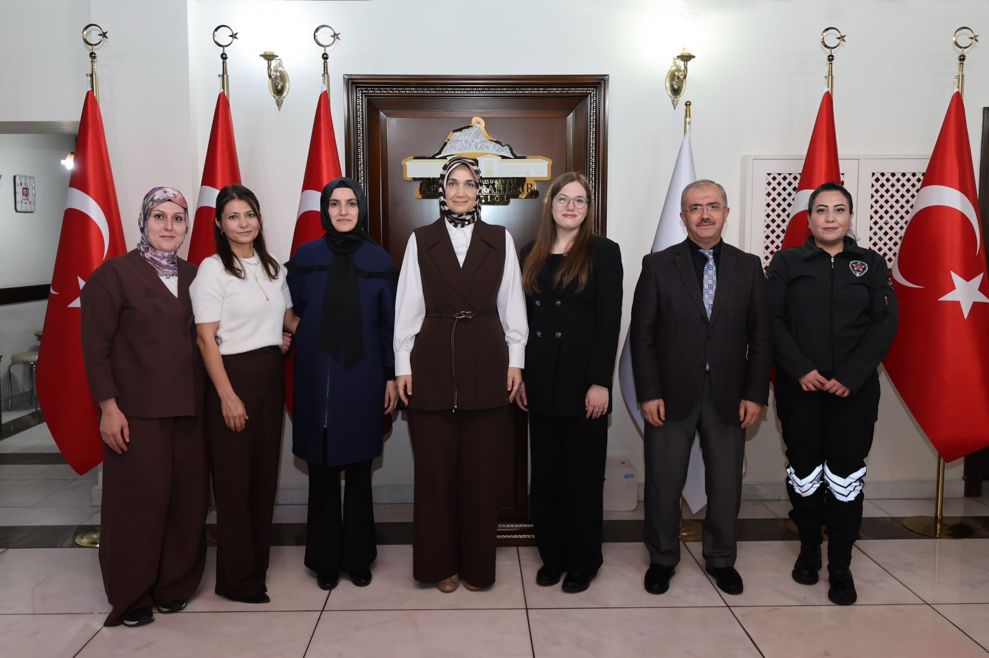 Vali Yiğitbaşı, Başarılı Personellere Teşekkür Belgesi Takdim Etti