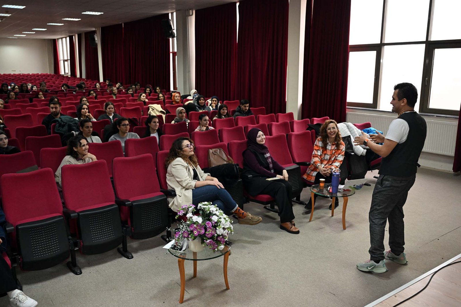 AKÜ’de Oyun Terapisi Konuşuldu
