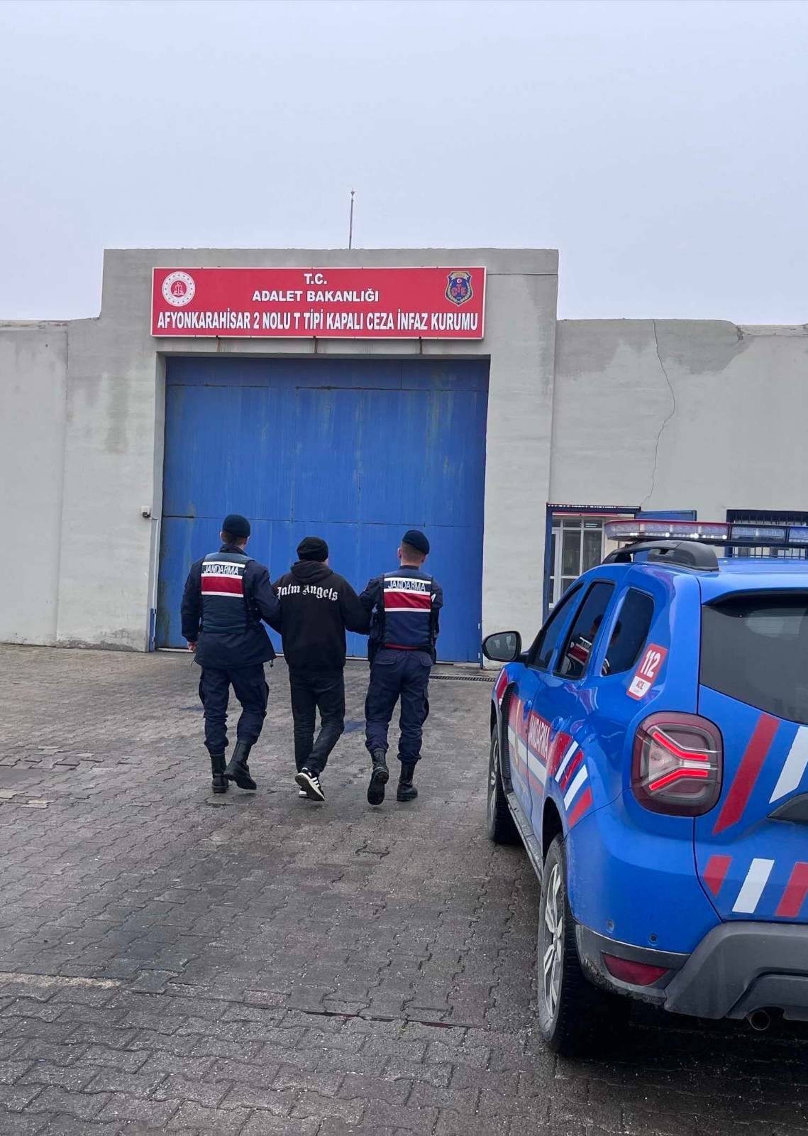 Aranan şahıslar yakalandı