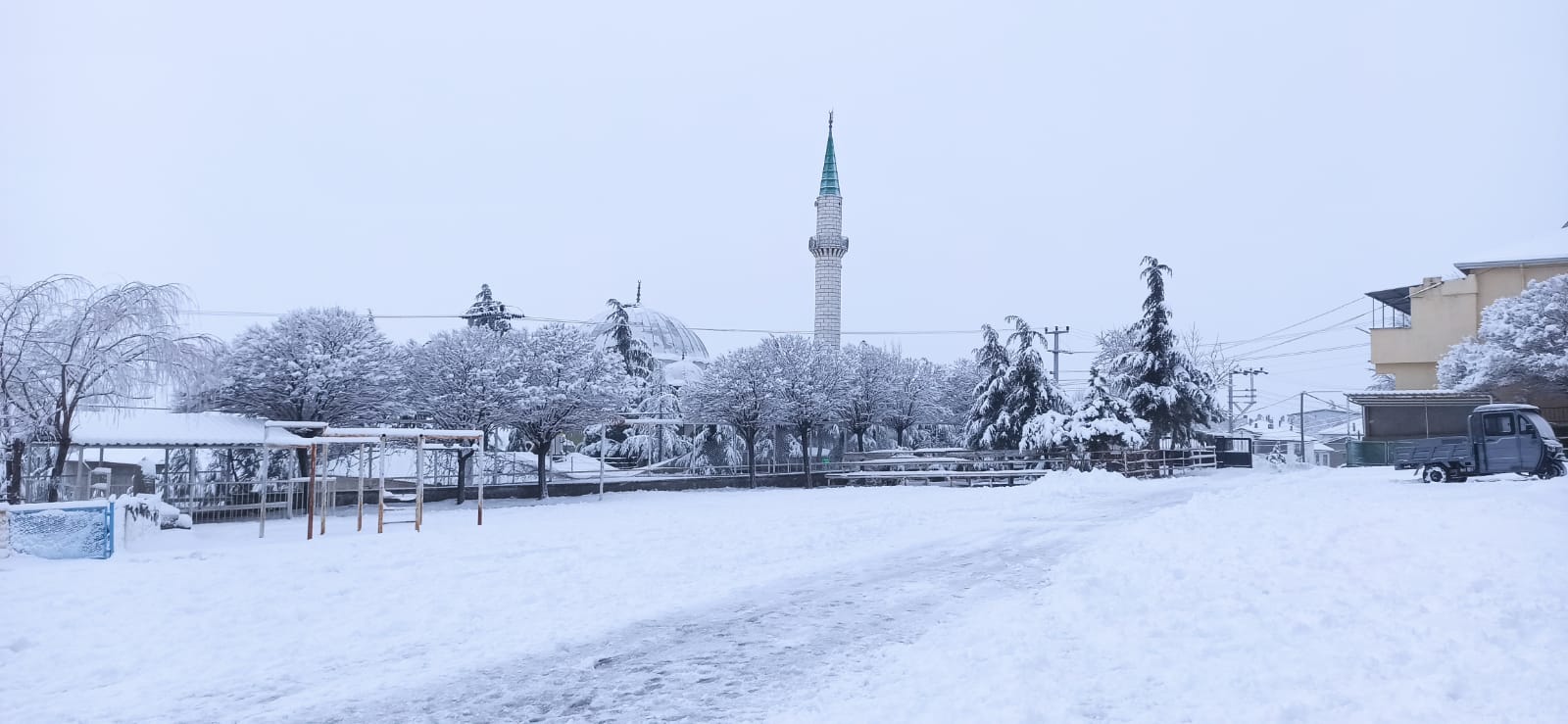 Akharım’da Yıllar Sonra Gelen Yoğun Kar Sevinci