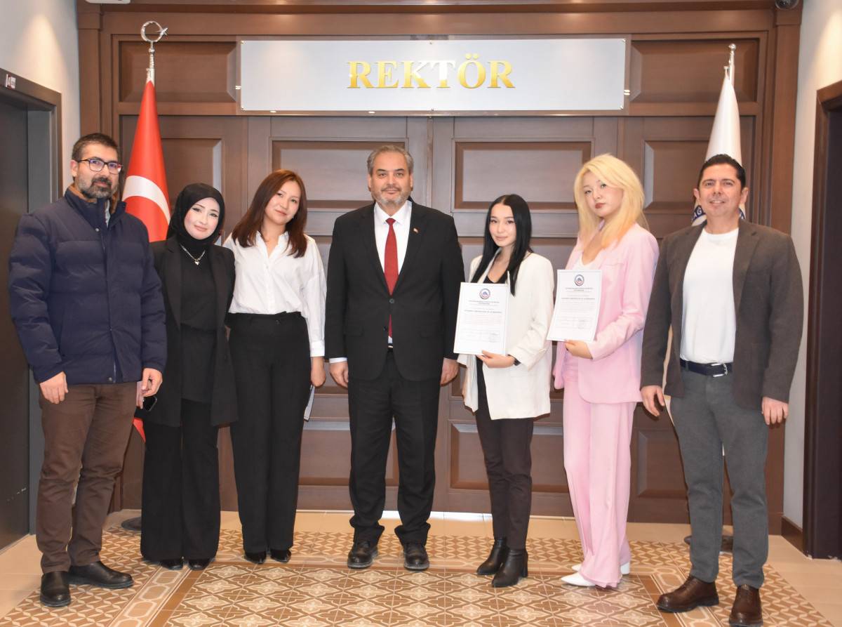 Öğrencilere Sertifikaları Verildi