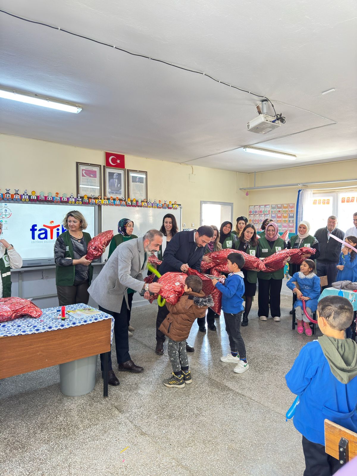 YEŞİLAY AFYONKARAHİSAR KADIN KOMİSYONU BAĞIMLILIKLA MÜCADELEDE SAHADA