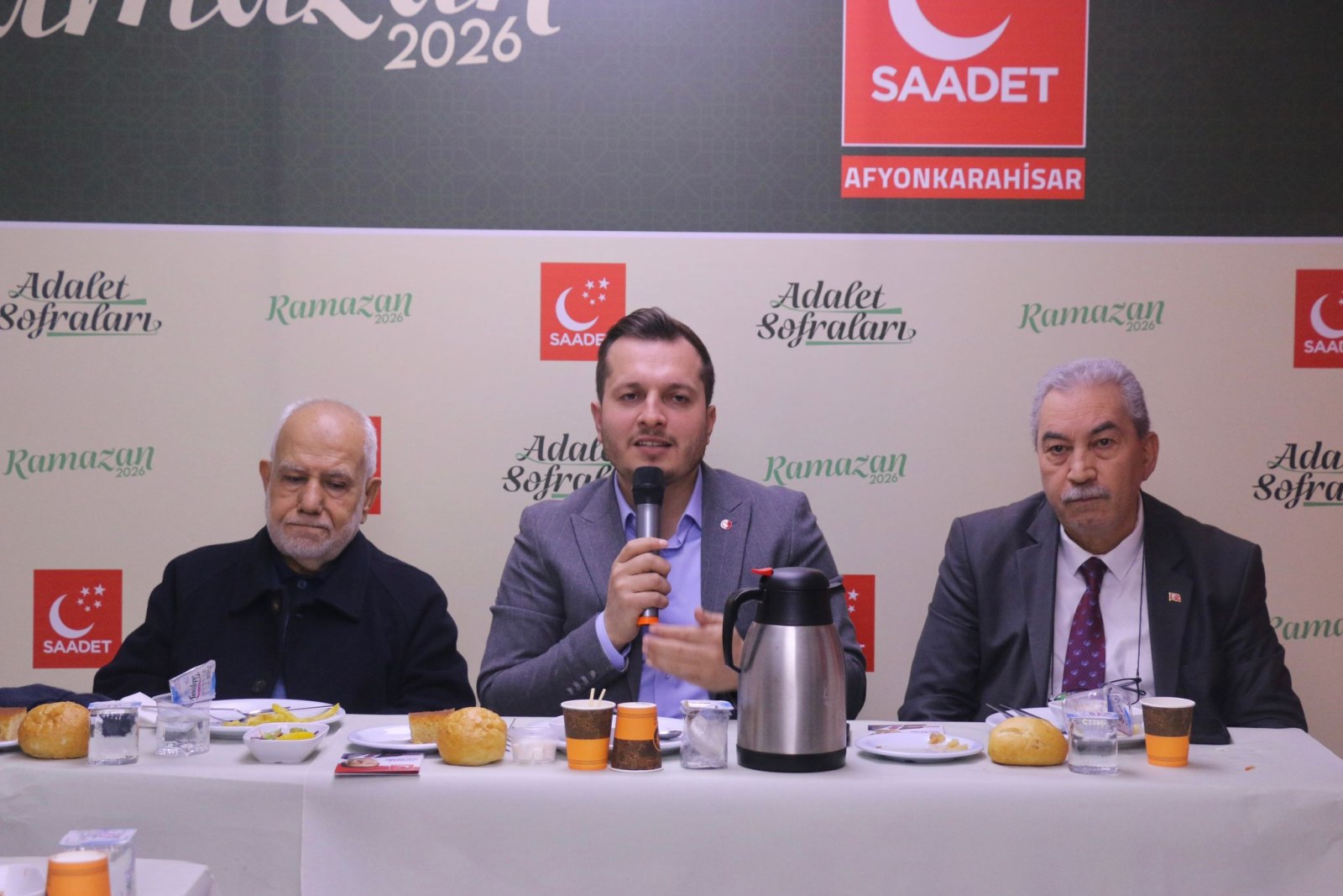 MİLLETİN MECLİSİNDE ANTRİKOT YİYENLER EMEKLİNİN ONURUNU KORUYAMAZ!