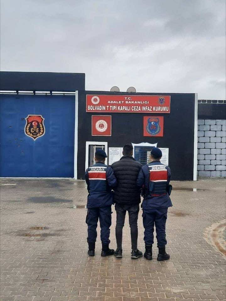 Aranıyordu, Yakalandı
