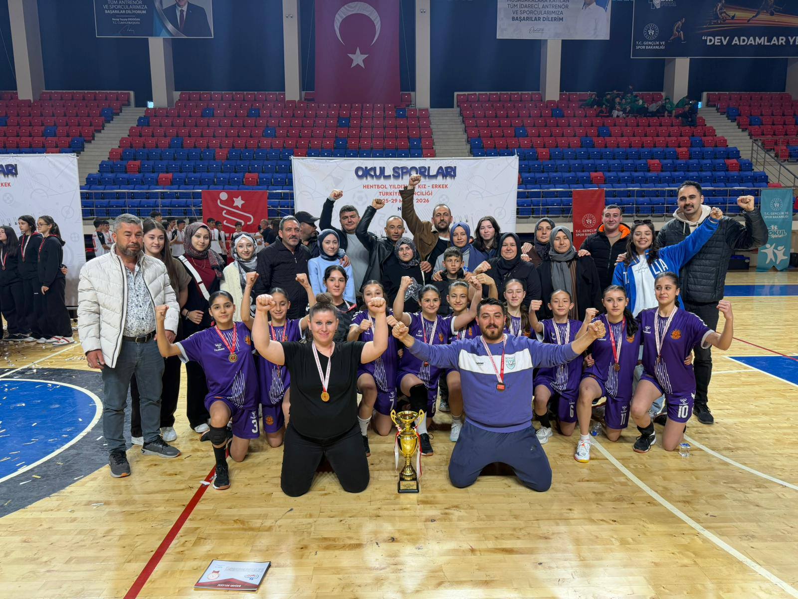 IŞIKLAR ŞEKER ORTAOKULU TÜRKİYE ŞAMPİYONU