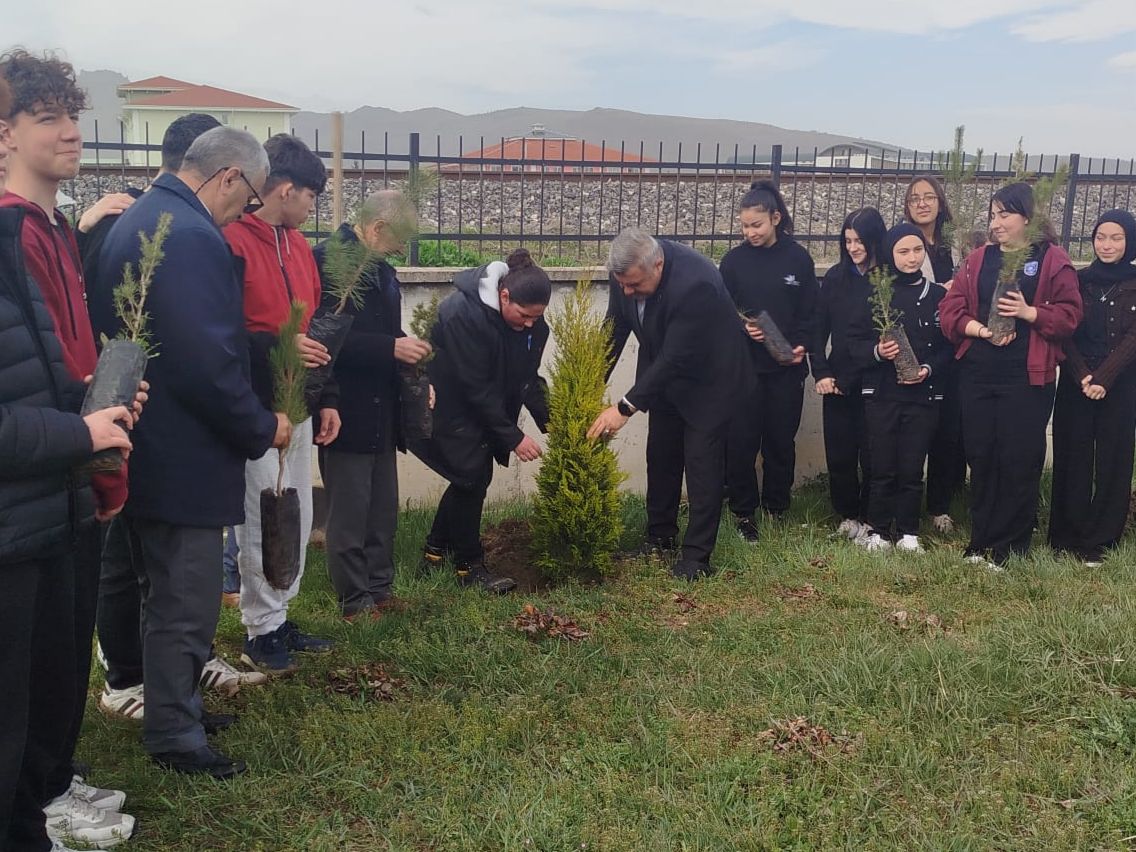 Ağaç Dikim Etkinliği Gerçekleştirildi