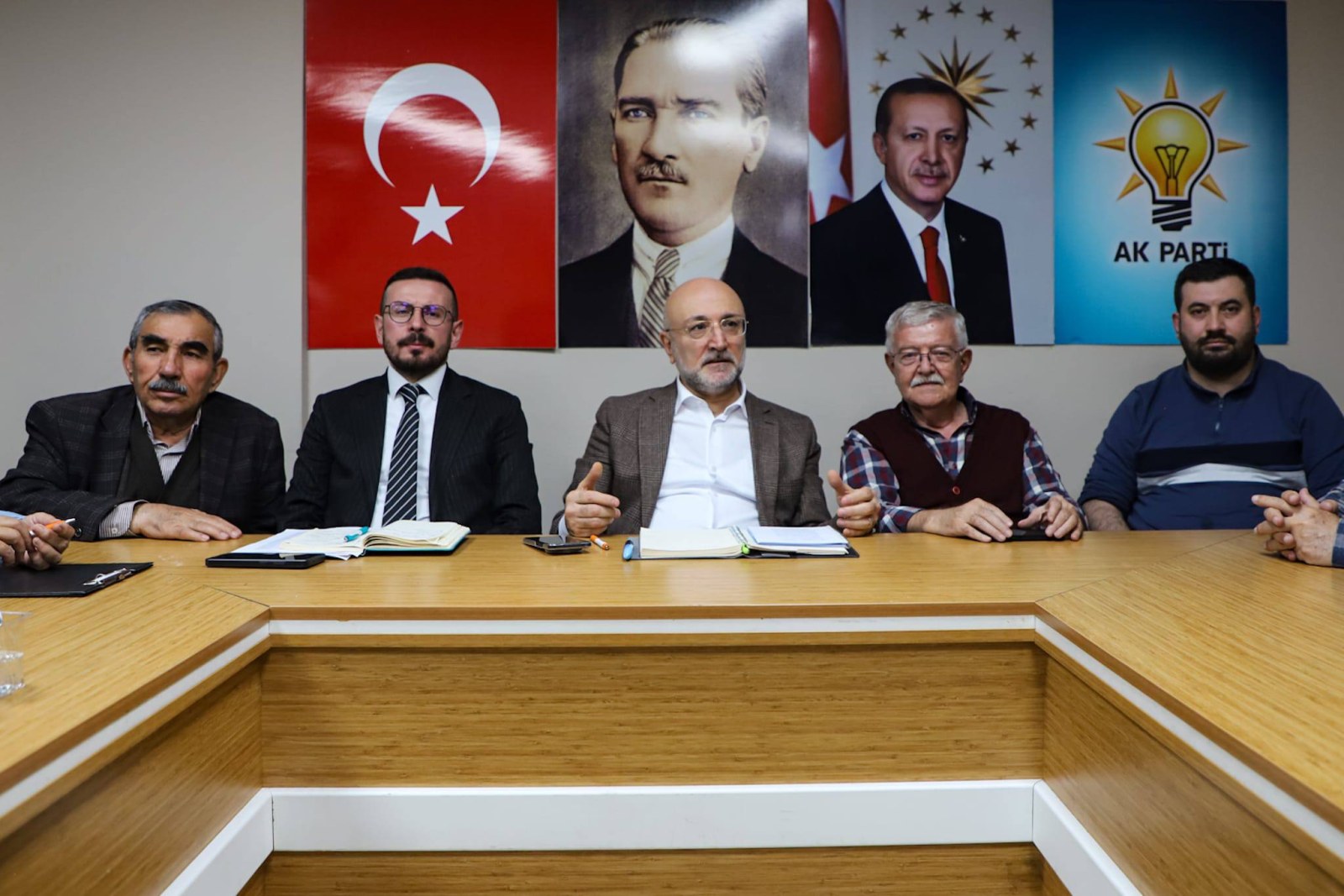 Ak Parti Merkez İlçe Toplantısı Yapıldı