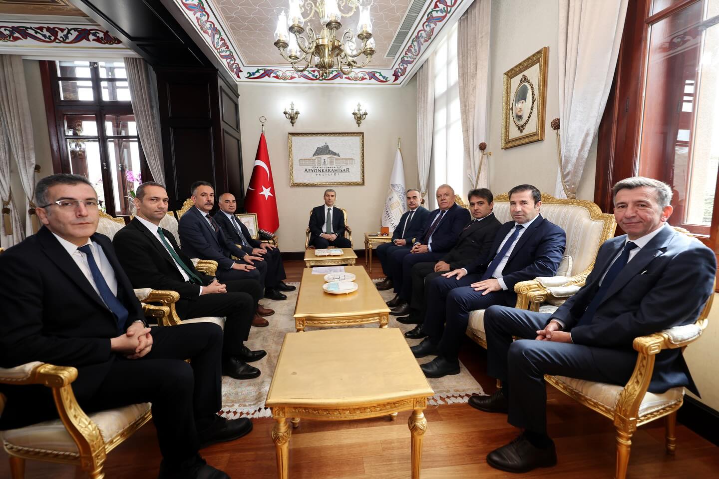 VALİ AKTAŞ KONUKLARINI MAKAMINDA AĞIRLADI