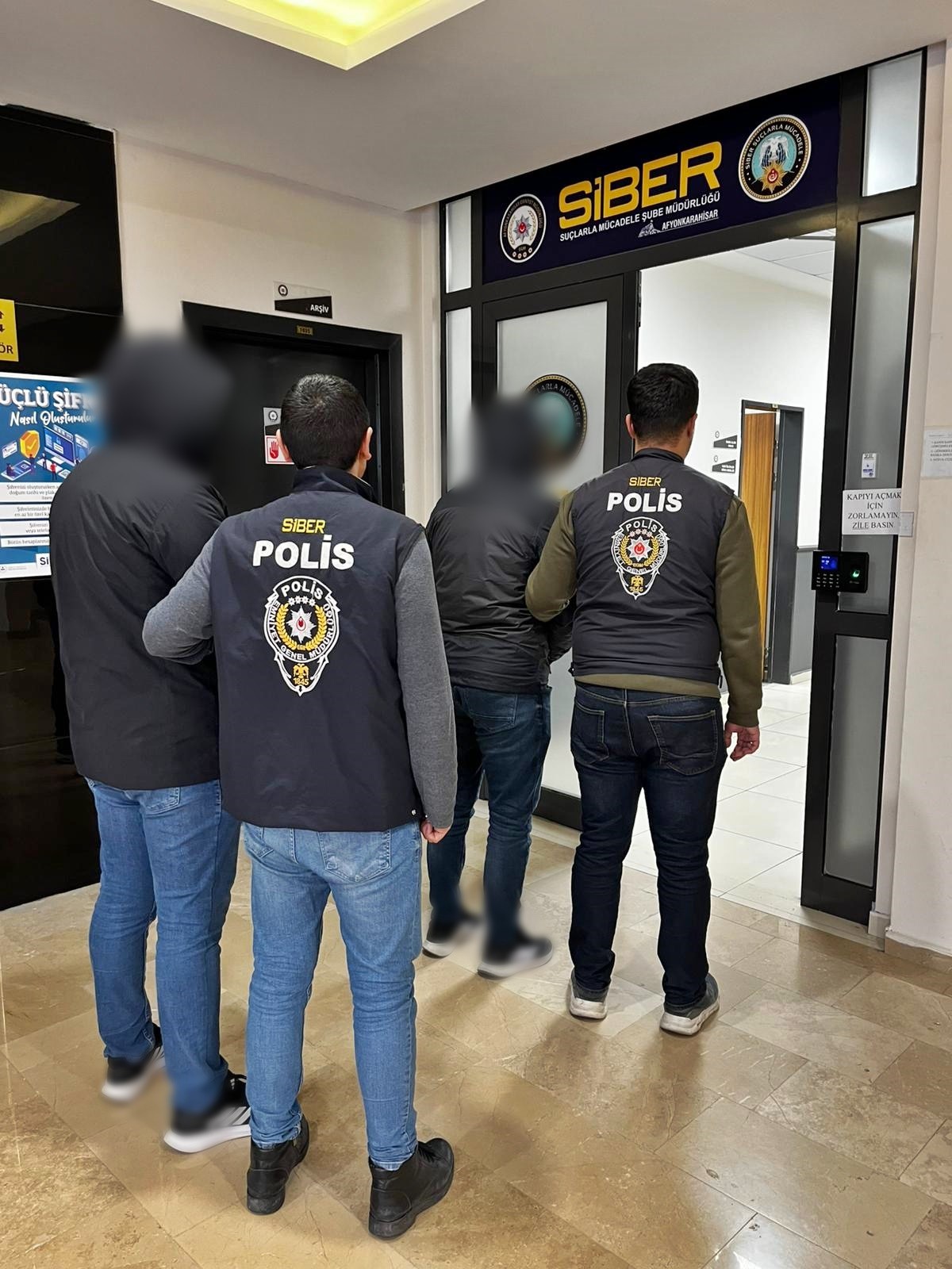 Dolandırıcılar Yakayı Ele Verdi