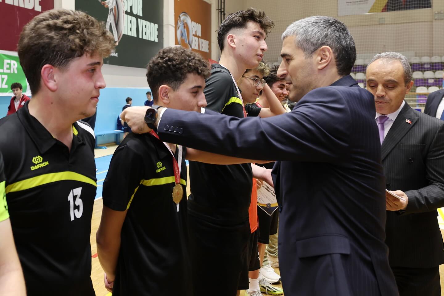 Vali Aktaş, Başarılı Gençleri Ödüllendirdi