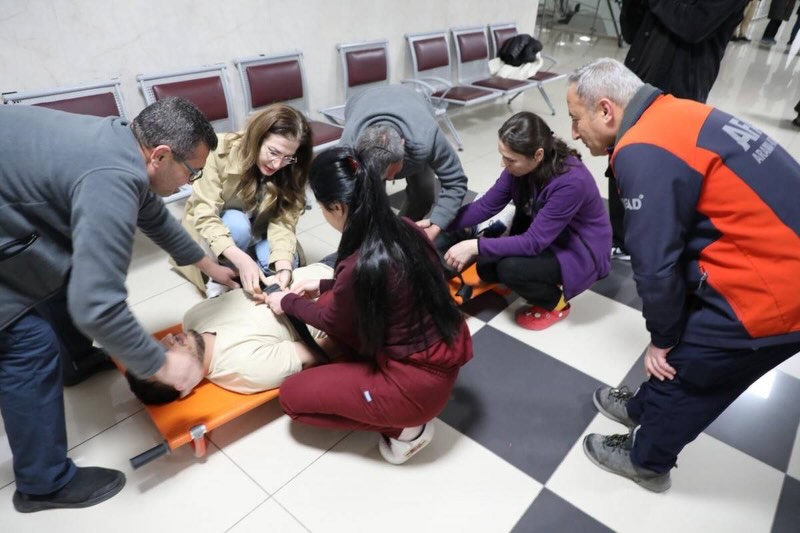 AFSÜ HASTANESİ PERSONELİ ACİL DURUM VE AFET EĞİTİMLERİNE KATILDI