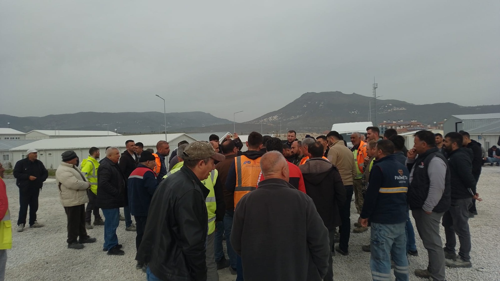 Emekçilerimizin maaşlarının ödenmemesi kabul edilemez