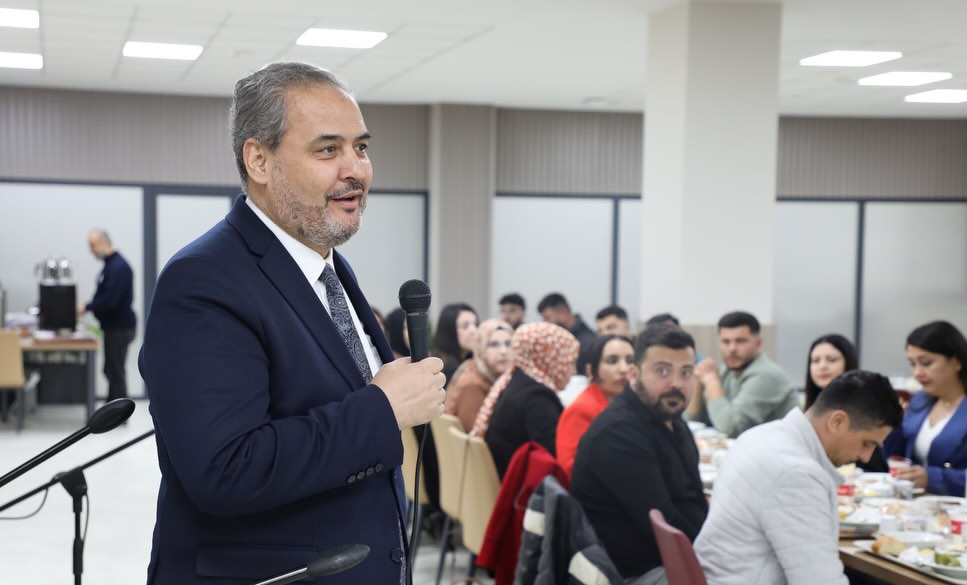 Rektör Aslan AFSÜ Hastanesi Çalışanlarıyla Bir Araya Geldi