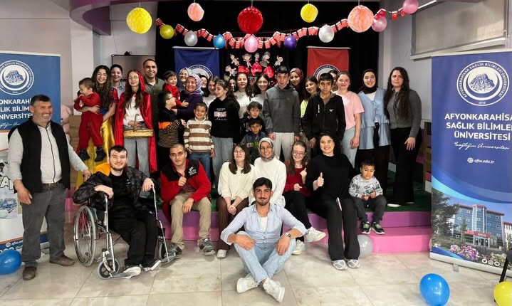 FİZYOTERAPİ PROGRAMI ÖĞRENCİLERİNDEN ÖZEL ÇOCUKLARA ANLAMLI ZİYARET