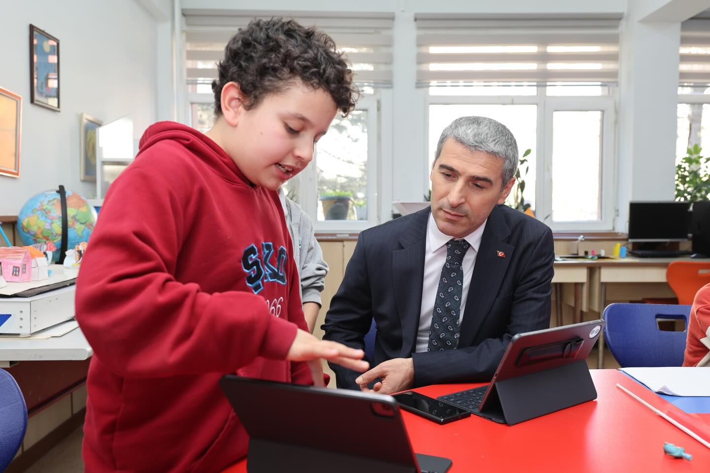 Vali Aktaş, İncelemelerde Bulundu