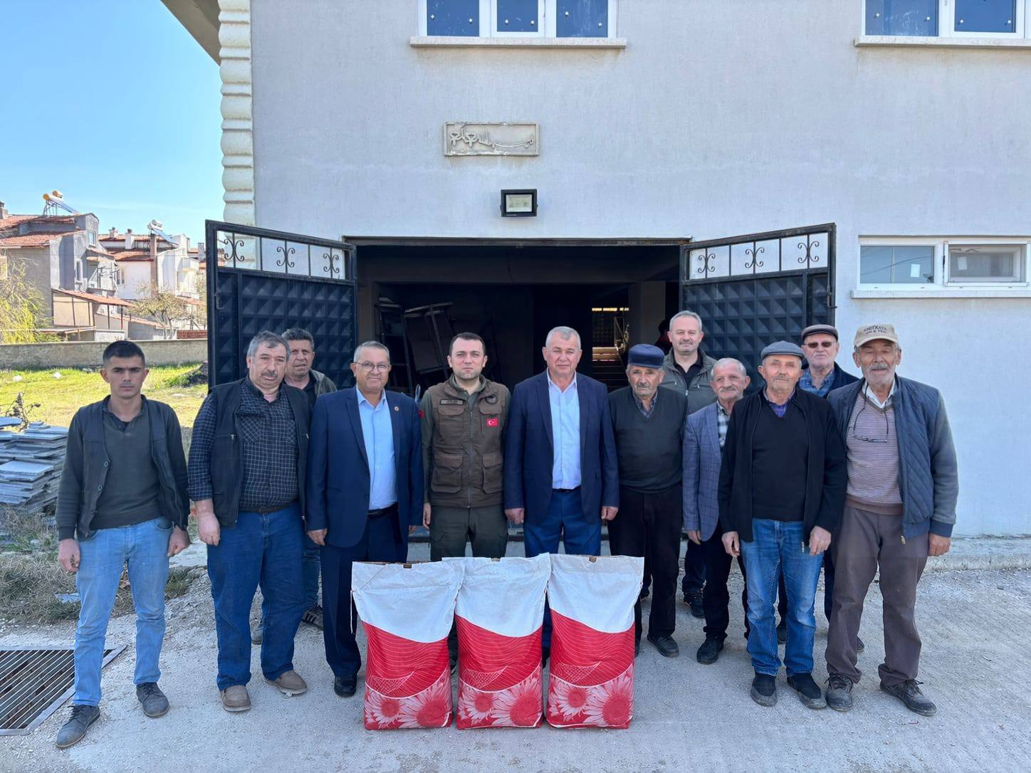 AYÇİÇEĞİ TOHUM DAĞITIMI GERÇEKLEŞTİRİLDİ