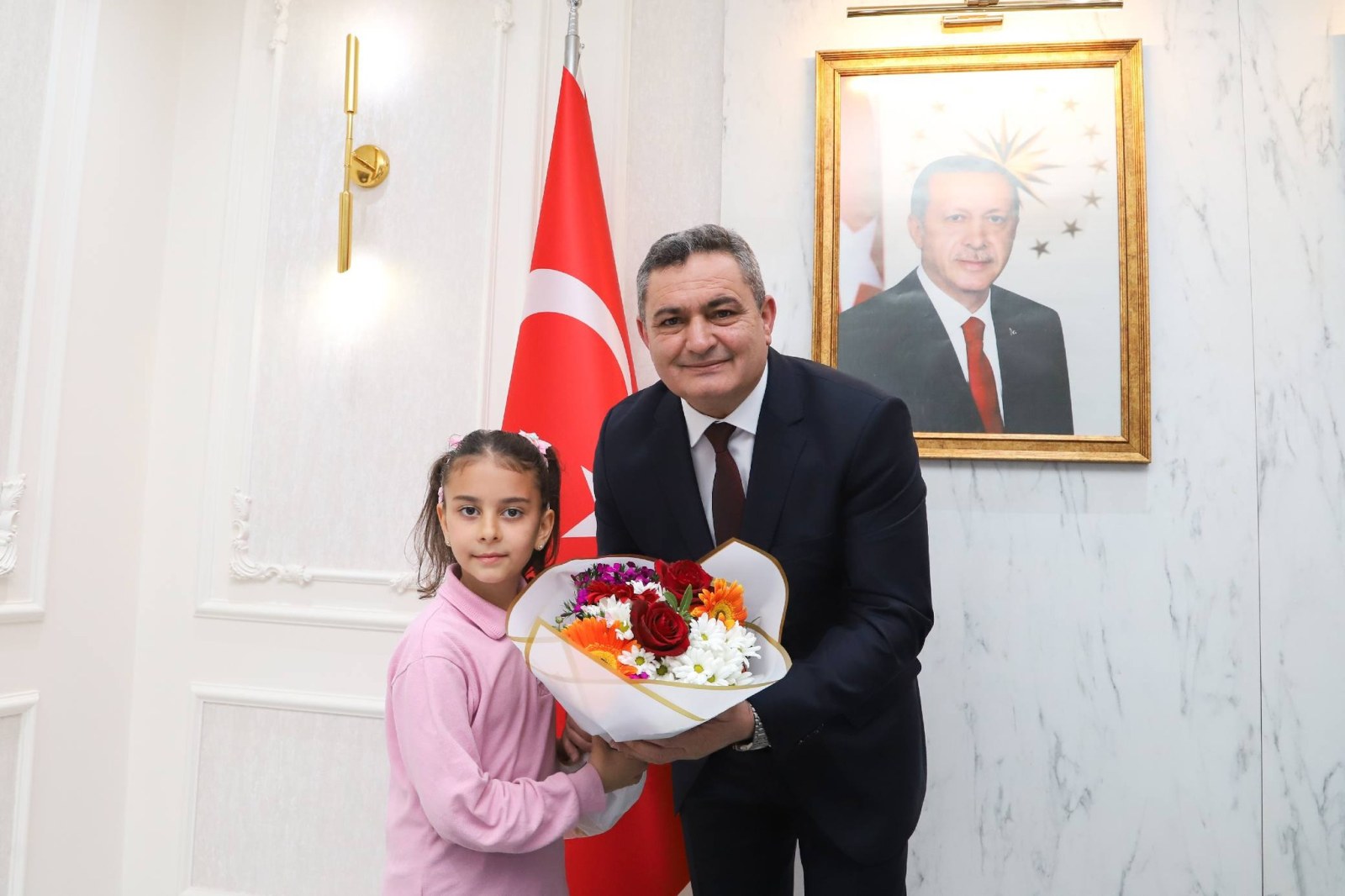 Başkan Altuntaş, Koltuğunu Minik Huriye'ye Devretti